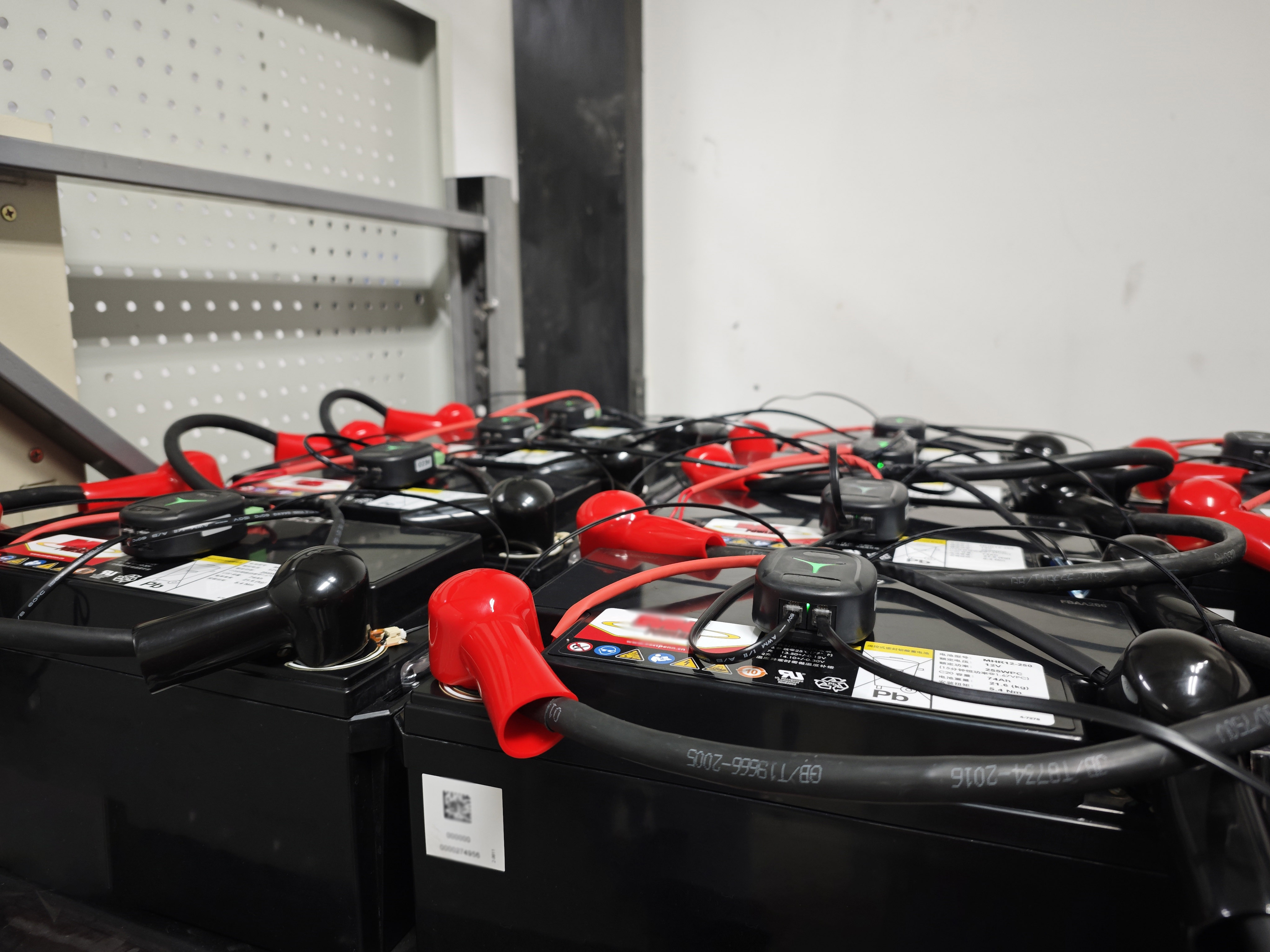 瑞雷特丨红绿蓝黑交织在一起，一位被机房反复验证的“优等生”